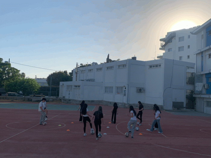 Μύηση των μαθητριών μας στο άθλημα του ποδοσφαίρου