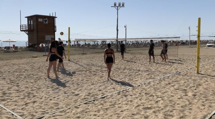 δ) Πετοσφαίριση παραλίας